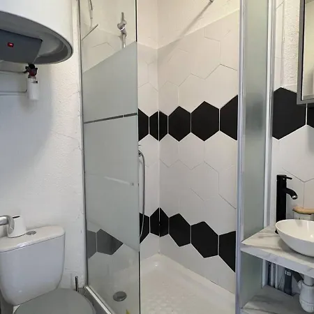 Rénové 1 + Cabine, Parking Privé, à 400m De La - Fr-1-81-601 Appartamento *