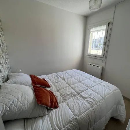 Renove 1 + Cabine, Parking Prive, A 400m De La - Fr-1-81-601 Leucate