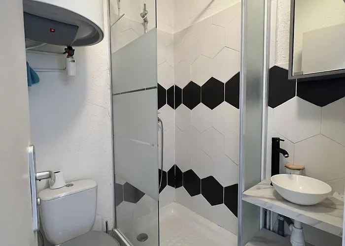Rénové 1 + Cabine, Parking Privé, à 400m De La - Fr-1-81-601 Apartamento *